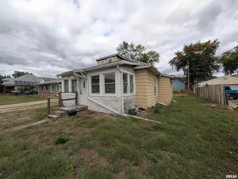 1407 Martha St, Pekin, IL 61554