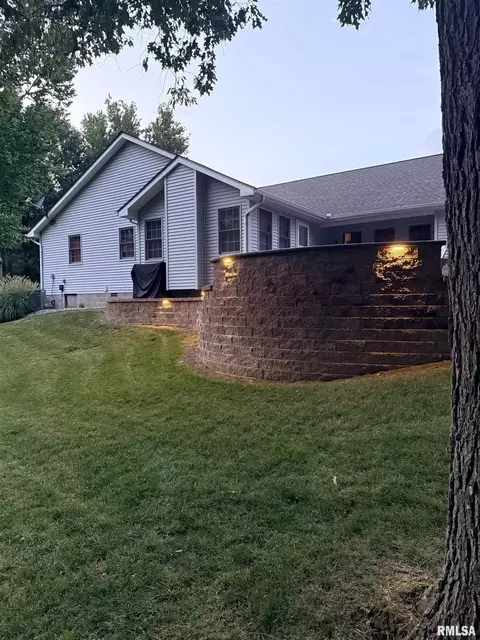 Exterior - 2000 Emily Ln, Marion, IL 62959 photo 11 of 18