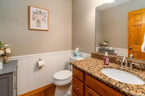 Bath - 2000 Emily Ln, Marion, IL 62959 photo 4 of 5