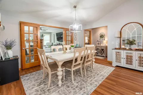 Dining - 2000 Emily Ln, Marion, IL 62959 photo 2 of 2