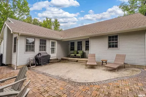 Exterior - 2000 Emily Ln, Marion, IL 62959 photo 8 of 18