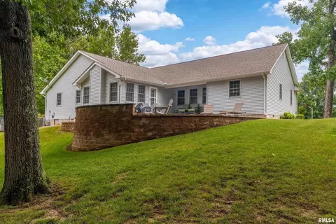 Exterior - 2000 Emily Ln, Marion, IL 62959 photo 7 of 18