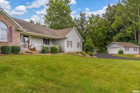 Exterior - 2000 Emily Ln, Marion, IL 62959 photo 4 of 18