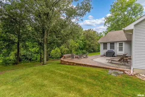 Exterior - 2000 Emily Ln, Marion, IL 62959 photo 12 of 18