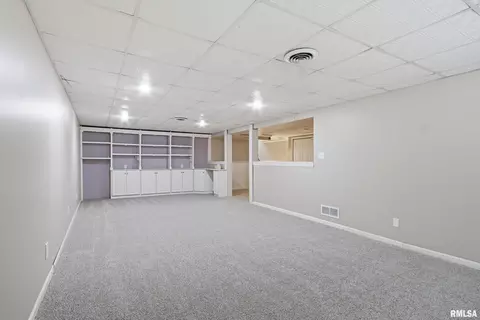 Other - 513 Meadow Dr, Macomb, IL 61455 photo 3 of 10
