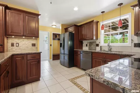 Kitchen - 513 Meadow Dr, Macomb, IL 61455 photo 4 of 5