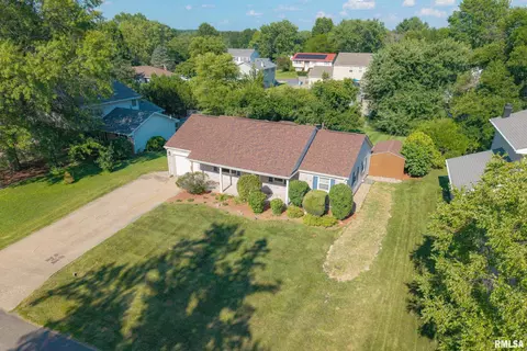 View/Area - 513 Meadow Dr, Macomb, IL 61455 photo 3 of 7