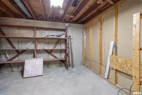 Other - 513 Meadow Dr, Macomb, IL 61455 photo 6 of 10