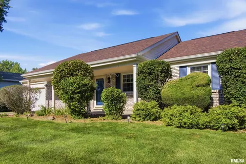 Exterior - 513 Meadow Dr, Macomb, IL 61455 photo 3 of 9