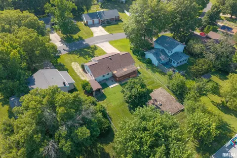 View/Area - 513 Meadow Dr, Macomb, IL 61455 photo 6 of 7