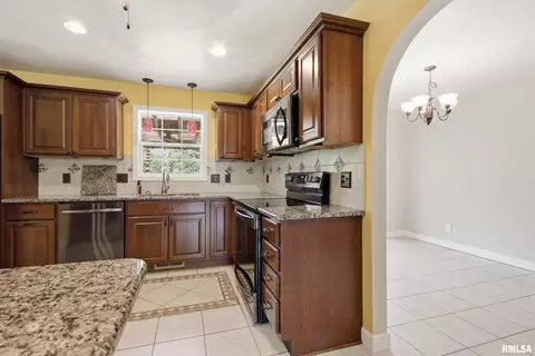 Kitchen - 513 Meadow Dr, Macomb, IL 61455 photo 5 of 5