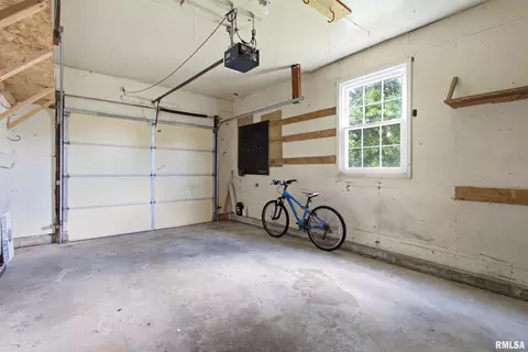 Other - 513 Meadow Dr, Macomb, IL 61455 photo 9 of 10