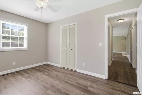 Bedroom - 513 Meadow Dr, Macomb, IL 61455 photo 3 of 6