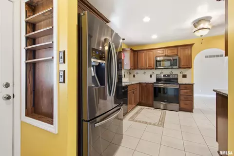 Kitchen - 513 Meadow Dr, Macomb, IL 61455 photo 3 of 5
