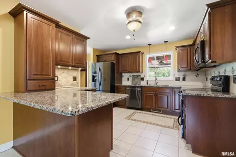 Kitchen - 513 Meadow Dr, Macomb, IL 61455 photo 1 of 5