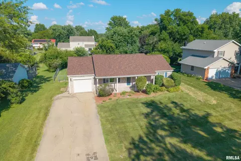 View/Area - 513 Meadow Dr, Macomb, IL 61455 photo 2 of 7