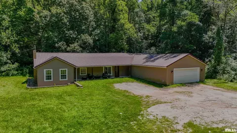 1562 Spring Bay Rd, East Peoria, IL 61611