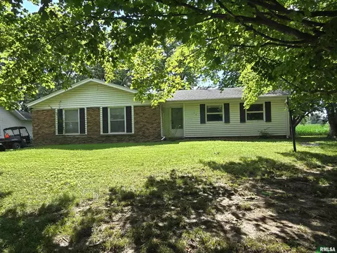 15 Hillcrest Dr, Bushnell, IL 61422