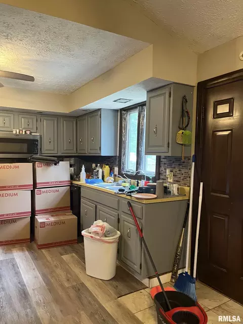 Kitchen - 704 Briddick St, Eldorado, IL 62930 photo 1 of 2