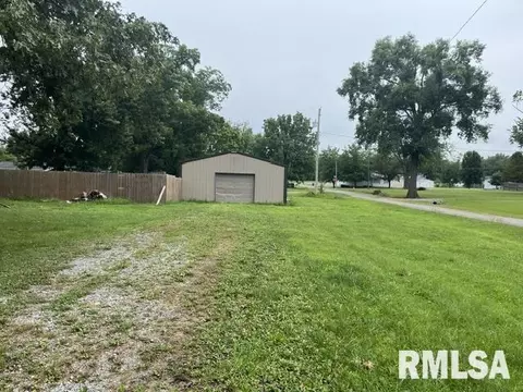 Exterior - 704 Briddick St, Eldorado, IL 62930 photo 1 of 2