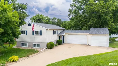 5 Galvin Ct, Pekin, IL 61554