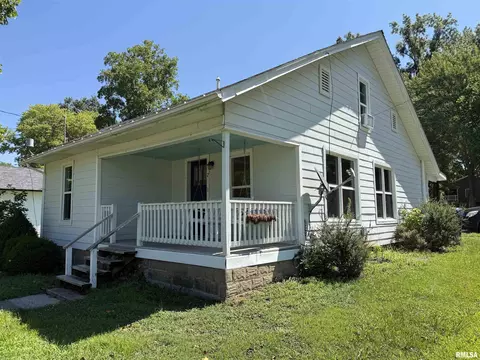 211 Chestnut St, Cambria, IL 62915