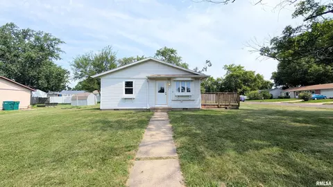 1504 Woodbine Dr, Washington, IL 61571