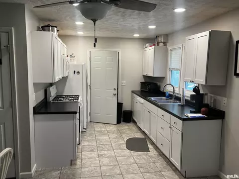 Kitchen - 505 12 Bowles Dr, Normal, IL 61761 photo 1 of 3