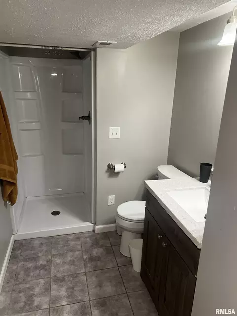 Bath - 505 12 Bowles Dr, Normal, IL 61761 photo 2 of 2