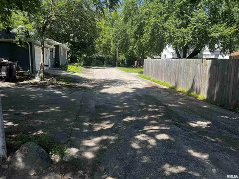 Exterior - 505 12 Bowles Dr, Normal, IL 61761 photo 3 of 3
