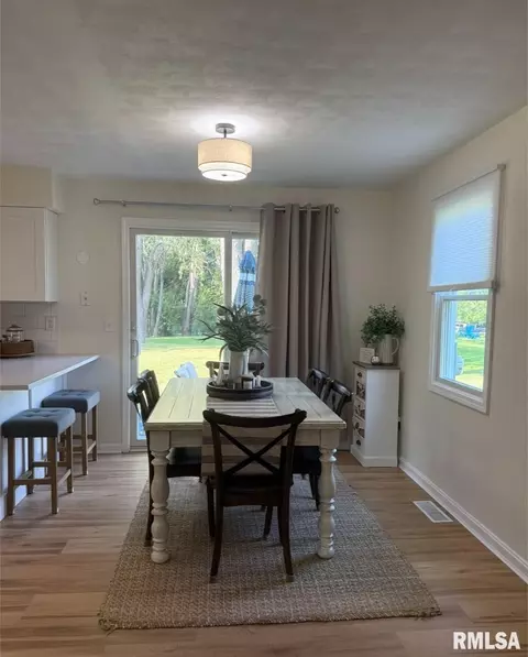 Dining - 10431 W Prince Valiant Ct, Mapleton, IL 61547 photo 1 of 1