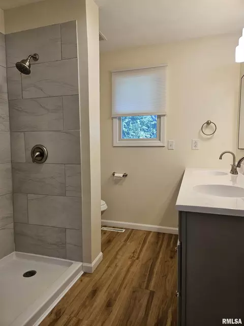 Bath - 10431 W Prince Valiant Ct, Mapleton, IL 61547 photo 1 of 9