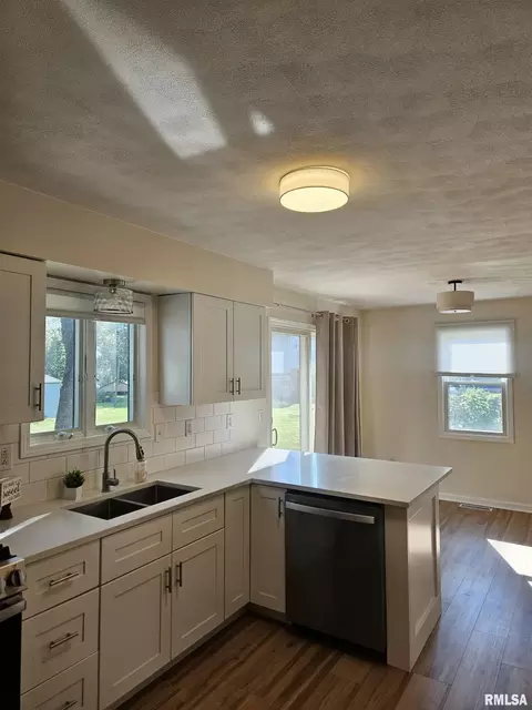 Kitchen - 10431 W Prince Valiant Ct, Mapleton, IL 61547 photo 4 of 6