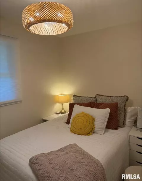 Bedroom - 10431 W Prince Valiant Ct, Mapleton, IL 61547 photo 7 of 7