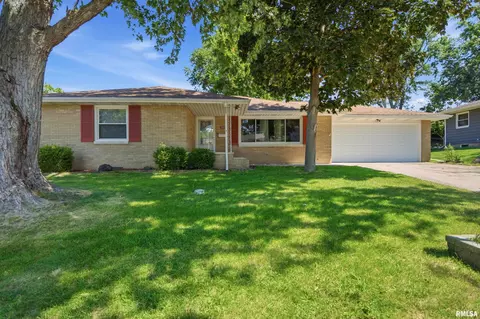1510 Glendale Ave, Pekin, IL 61554