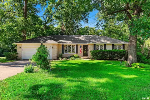 317 E Swords Dr, Edelstein, IL 61526