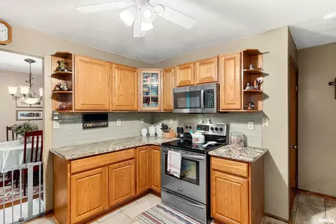 Kitchen - 317 E Swords Dr, Edelstein, IL 61526 photo 4 of 5