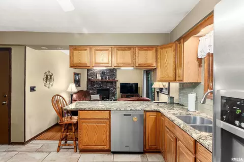 Kitchen - 317 E Swords Dr, Edelstein, IL 61526 photo 3 of 5