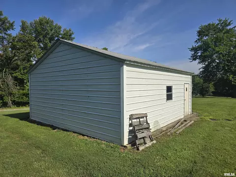 903 E Grand Ave, Carterville, IL 62918 photo 4