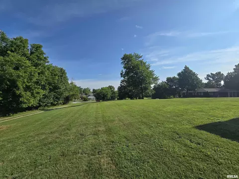 903 E Grand Ave, Carterville, IL 62918 photo 2