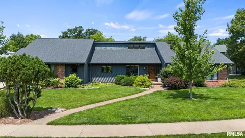 827 W Butterfield Dr, Peoria, IL 61614