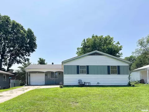 1800 E Saint Jude Ct, Peoria Heights, IL 61616