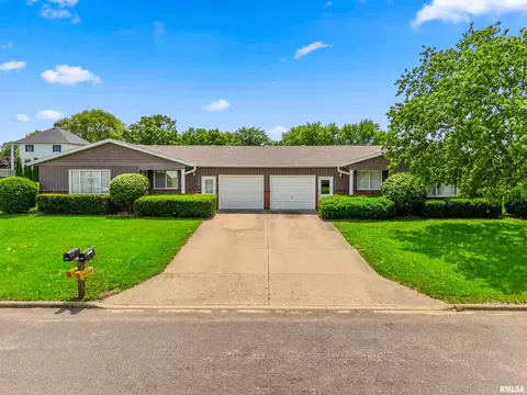 104-106 Nina Ct, Pekin, IL 61554