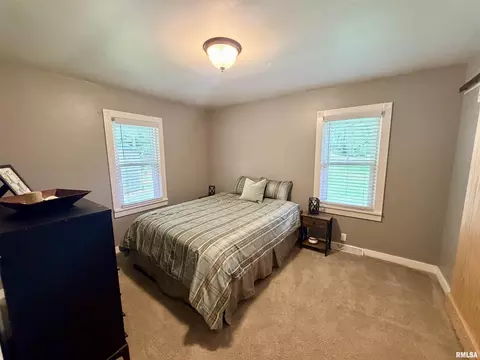Bedroom - 324 E Ash St, Cobden, IL 62920 photo 3 of 4