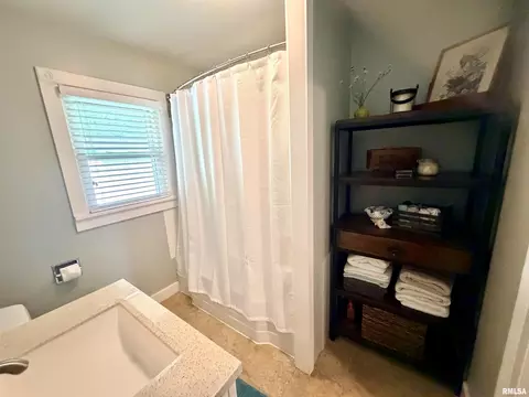 Bath - 324 E Ash St, Cobden, IL 62920 photo 1 of 5