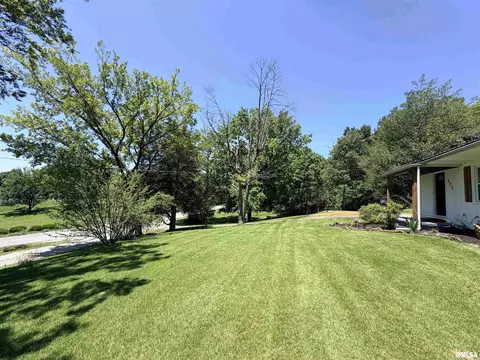 Exterior - 324 E Ash St, Cobden, IL 62920 photo 10 of 10