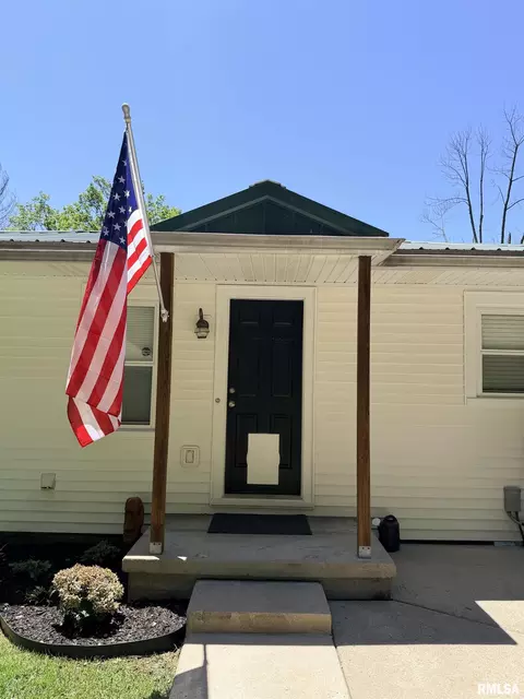 Exterior - 324 E Ash St, Cobden, IL 62920 photo 8 of 10