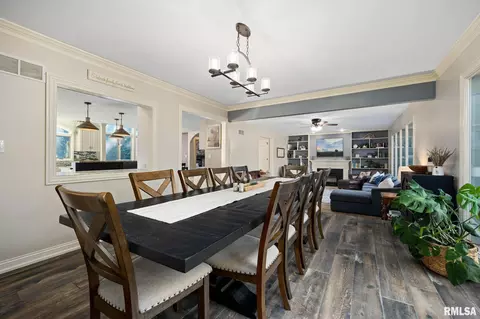 Dining - 11303 Pauli Rd, Dunlap, IL 61525 photo 5 of 5