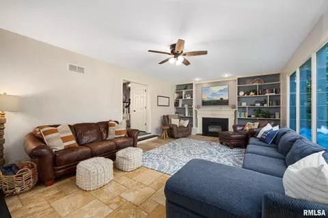 Living - 11303 Pauli Rd, Dunlap, IL 61525 photo 1 of 6