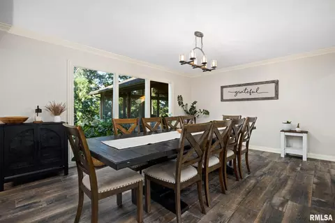 Dining - 11303 Pauli Rd, Dunlap, IL 61525 photo 3 of 5